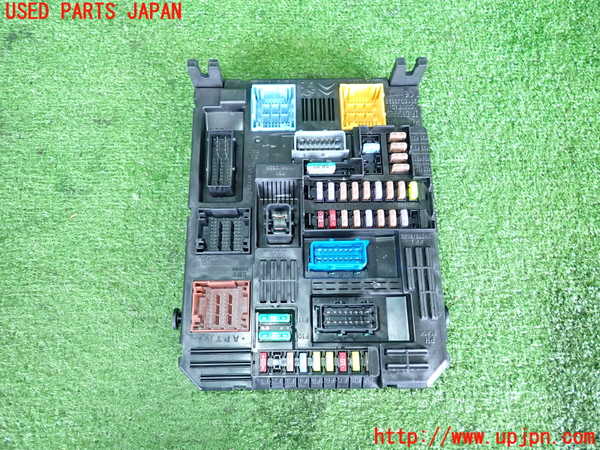 2UPJ-31386741]シトロエン・C3(B6HN05)ヒューズボックス1 中古_m0001.jpg