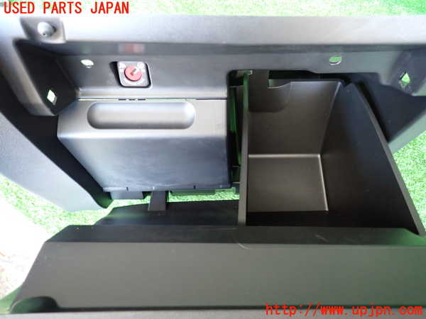 2UPJ-31387516]シトロエン・C3(B6HN05)グローブボックス1 中古_m0004.jpg