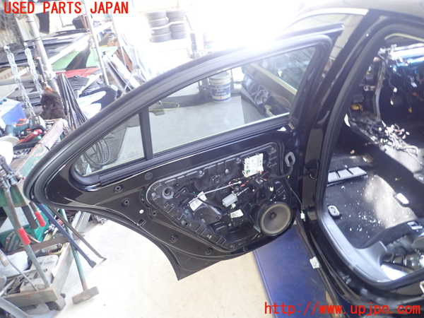 1UPJ-31391320]ベンツ A250 4MATIC セダン(177147M V177)左後ドア 中古_m0003.jpg