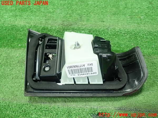 1UPJ-31391550]ベンツ A250 4MATIC セダン(177147M V177)右リアフィニッシャー 中古_m0002.jpg