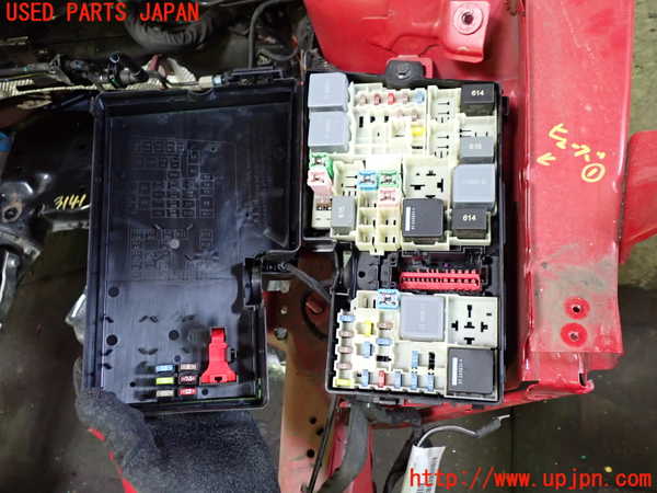 1UPJ-31416741]ボルボ・V40(MB4154T)ヒューズボックス1 中古_m0002.jpg