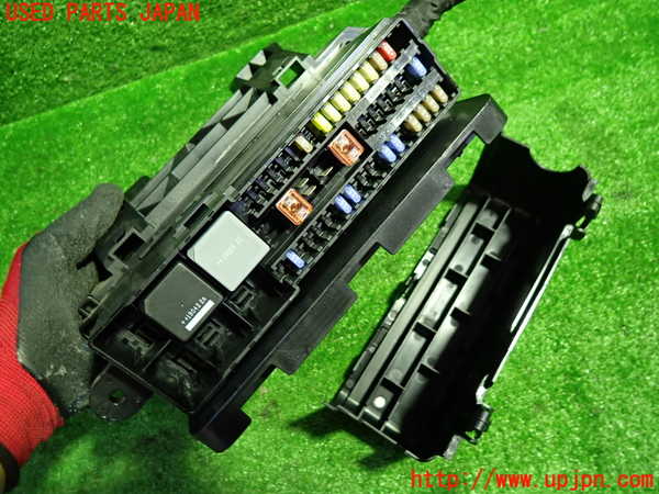 1UPJ-31416742]ボルボ・V40(MB4154T)ヒューズボックス2 中古_m0002.jpg