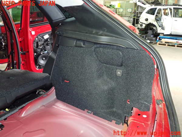 1UPJ-31417675]ボルボ・V40(MB4154T)右リアピラートリム 中古_m0002.jpg