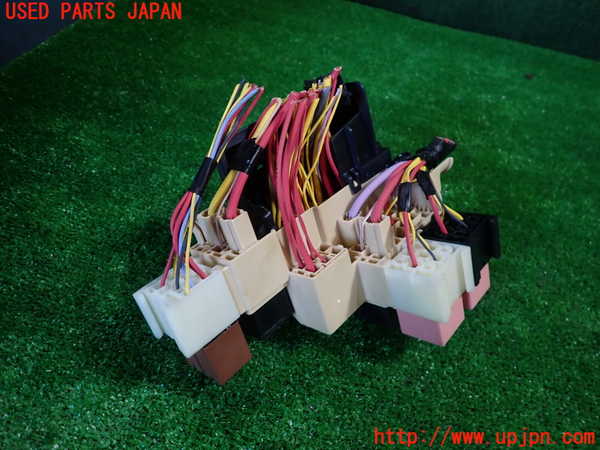 5UPJ-31436741]ルノー・カングー(KWK4M)ヒューズボックス1 中古_m0002.jpg