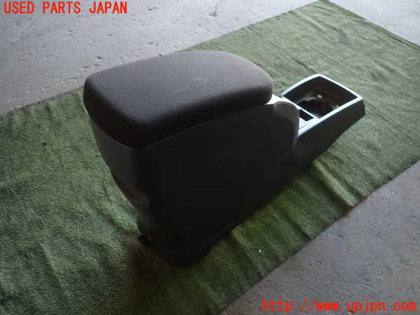 5UPJ-31437540]ルノー・カングー(KWK4M)センターコンソール 中古_m0001.jpg