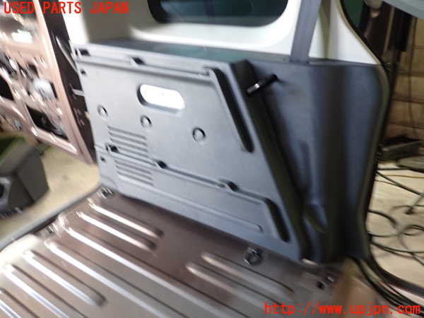 5UPJ-31437680]ルノー・カングー(KWK4M)左リアピラートリム 中古_m0003.jpg