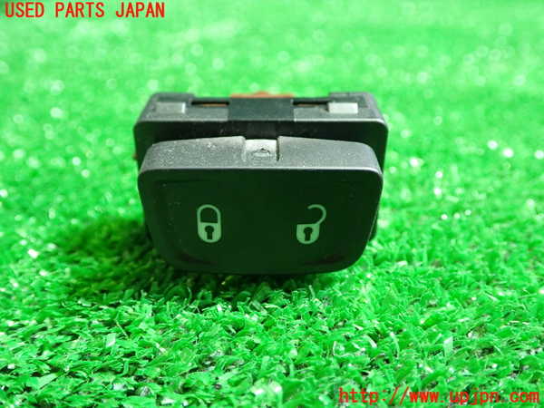 1UPJ-31446307]フィアット・500X(33414)スイッチ2 (ロック) 中古_m0001.jpg