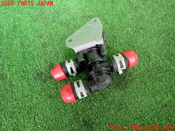 2UPJ-31452110]ボルボ・V60(ZB420)ウォーターポンプ 中古_m0002.jpg