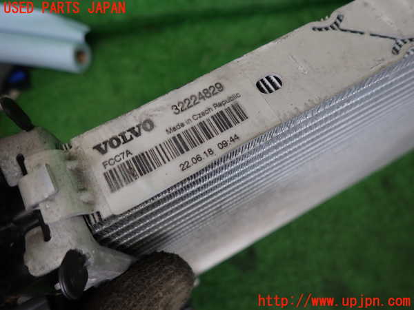 2UPJ-31452321]ボルボ・V60(ZB420)ラジエーター1 中古_m0002.jpg