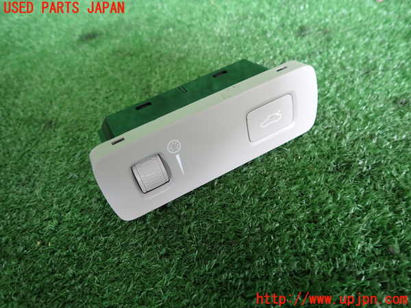 2UPJ-31456308]ボルボ・V60(ZB420)スイッチ3 (バックドア他) 中古_m0001.jpg