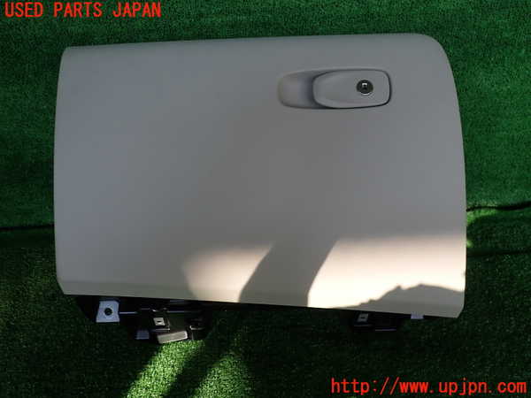 2UPJ-31457516]ボルボ・V60(ZB420)グローブボックス1 中古_m0001.jpg