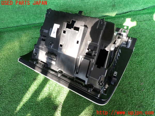 2UPJ-31457516]ボルボ・V60(ZB420)グローブボックス1 中古_m0002.jpg