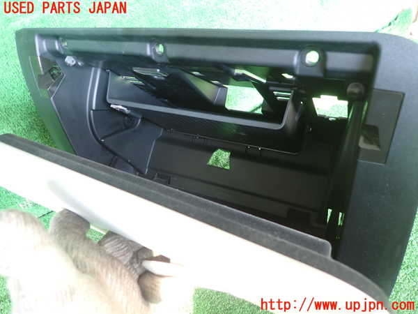 2UPJ-31457516]ボルボ・V60(ZB420)グローブボックス1 中古_m0003.jpg