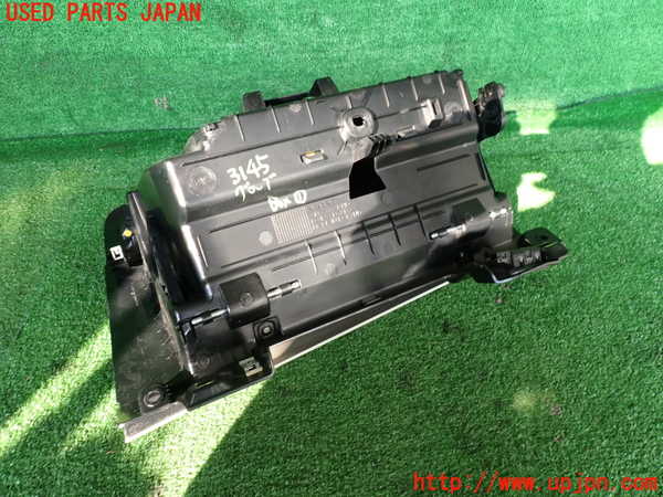 2UPJ-31457516]ボルボ・V60(ZB420)グローブボックス1 中古_m0004.jpg