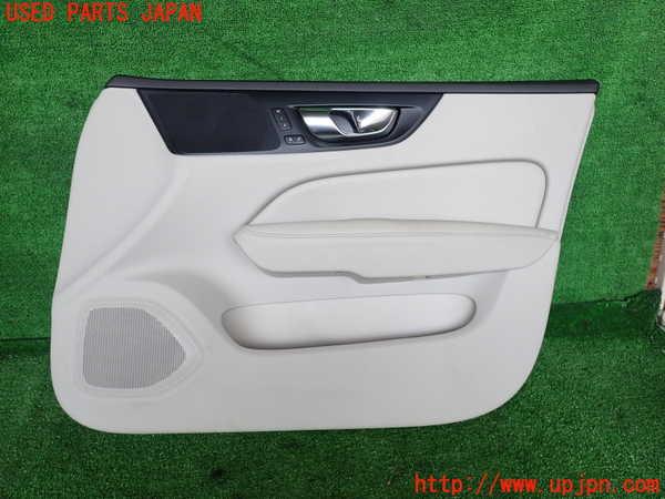 2UPJ-31451234]ボルボ・V60(ZB420)右前ドア内張り 中古_m0001.jpg