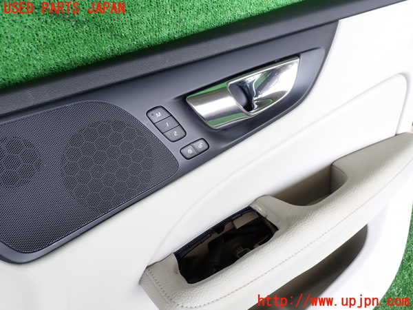 2UPJ-31451234]ボルボ・V60(ZB420)右前ドア内張り 中古_m0002.jpg