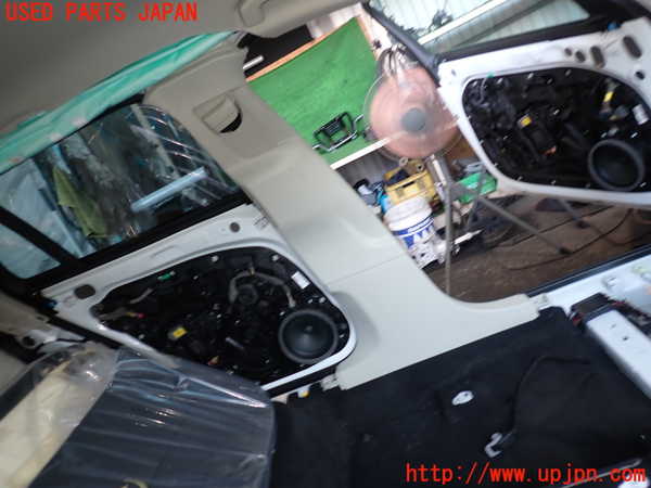 2UPJ-31457670]ボルボ・V60(ZB420)左センターピラートリム 中古_m0001.jpg