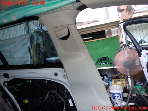 2UPJ-31457670]ボルボ・V60(ZB420)左センターピラートリム 中古_m0002.jpg