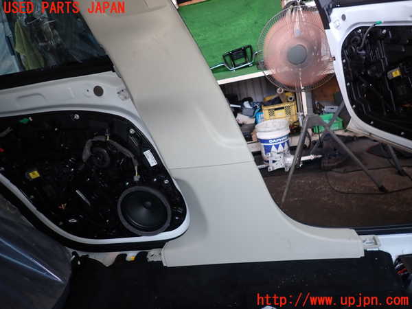 2UPJ-31457670]ボルボ・V60(ZB420)左センターピラートリム 中古_m0003.jpg