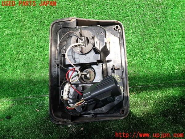 5UPJ-31521530]ジープ・ラングラー アンリミテッド(JK36L)右テールランプ 中古_m0002.jpg