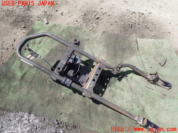 1UPJ-31531700]ハイラックスサーフ N130系 4ドア(VZN130G)スペアタイヤキャリア 中古_m0002.jpg