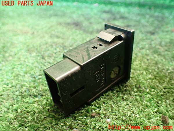 1UPJ-31536290]ハイラックスサーフ N130系 4ドア(VZN130G)ハザードスイッチ 中古_m0002.jpg