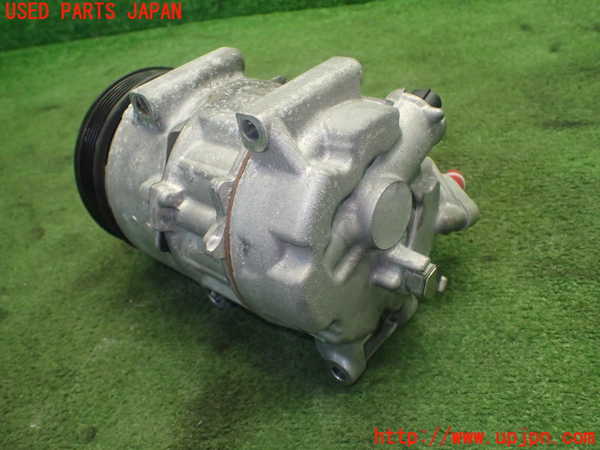 5UPJ-31556025]ヴォクシー(ノア)(ZRR80W)エアコンコンプレッサー 中古_m0002.jpg