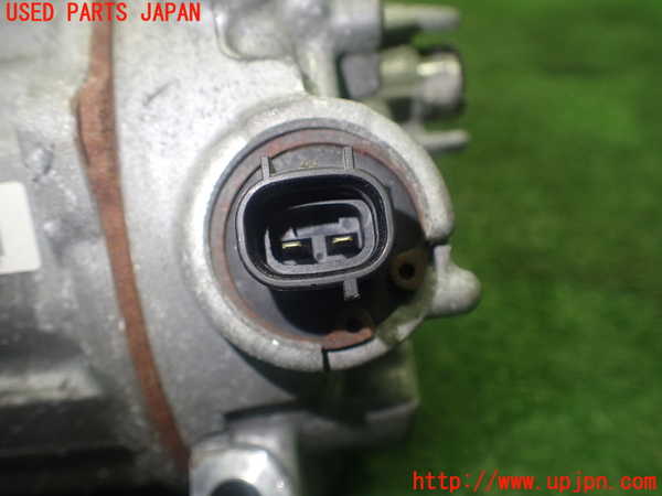 5UPJ-31556025]ヴォクシー(ノア)(ZRR80W)エアコンコンプレッサー 中古_m0003.jpg