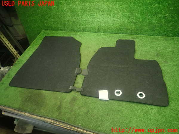 5UPJ-31557800]ヴォクシー(ノア)(ZRR80W)フロアマット 中古_m0002.jpg