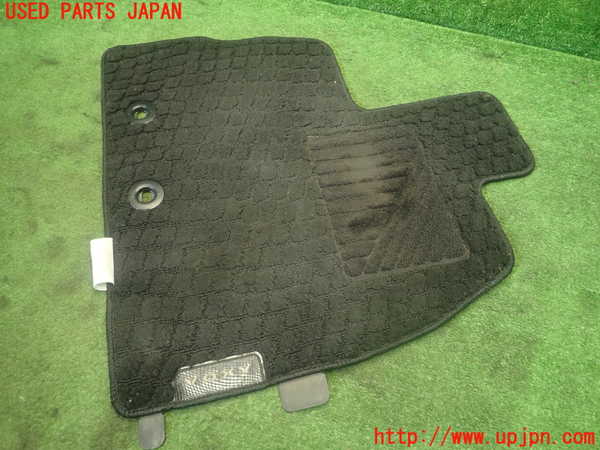5UPJ-31557800]ヴォクシー(ノア)(ZRR80W)フロアマット 中古_m0003.jpg