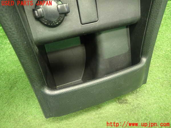 5UPJ-31557842]ヴォクシー(ノア)(ZRR80W)小物入れ2 中古_m0002.jpg