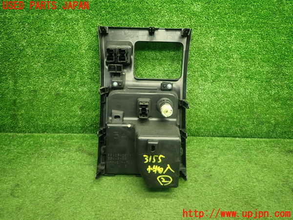 5UPJ-31557842]ヴォクシー(ノア)(ZRR80W)小物入れ2 中古_m0004.jpg