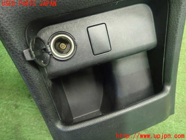 5UPJ-31557842]ヴォクシー(ノア)(ZRR80W)小物入れ2 中古_m0005.jpg