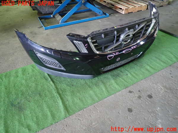 1UPJ-31561010]ボルボ・XC60(DB4204TXC)フロントバンパー 中古_m0001.jpg