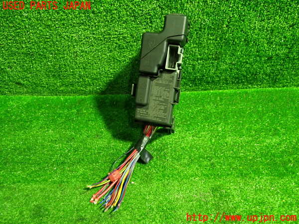 5UPJ-31566742]ボルボ・XC60(DB4204TXC)ヒューズボックス2 中古_m0001.jpg