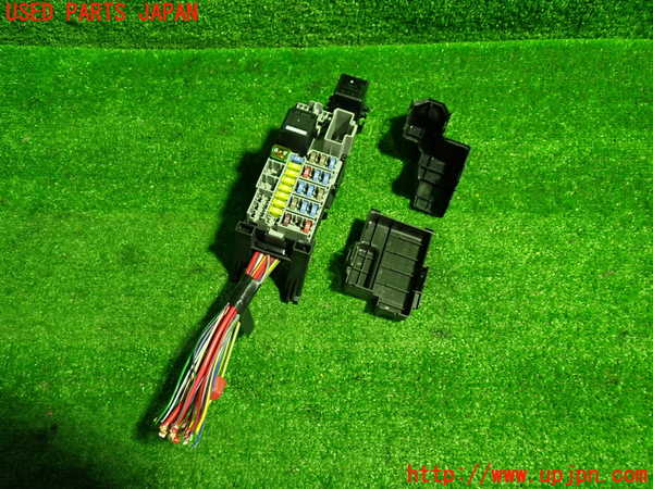 5UPJ-31566742]ボルボ・XC60(DB4204TXC)ヒューズボックス2 中古_m0003.jpg