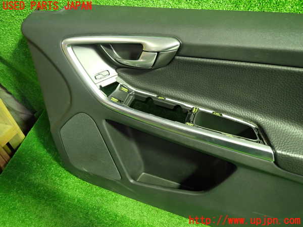 1UPJ-31561234]ボルボ・XC60(DB4204TXC)右前ドア内張り 中古_m0002.jpg