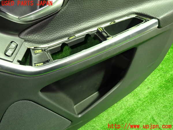 1UPJ-31561234]ボルボ・XC60(DB4204TXC)右前ドア内張り 中古_m0003.jpg