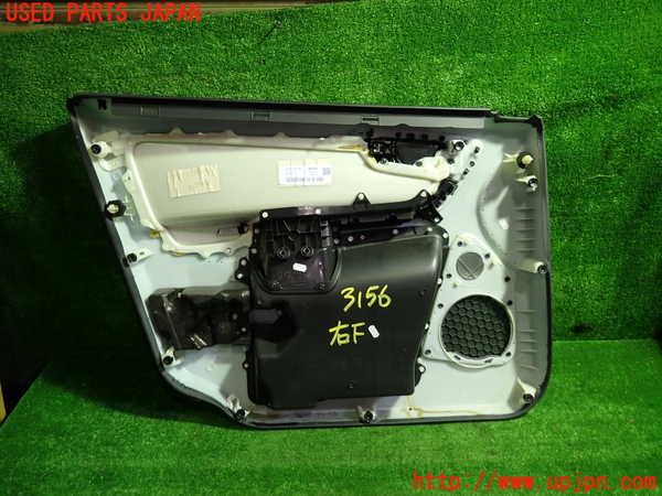 1UPJ-31561234]ボルボ・XC60(DB4204TXC)右前ドア内張り 中古_m0004.jpg