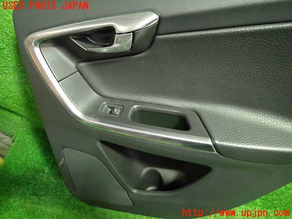 1UPJ-31561294]ボルボ・XC60(DB4204TXC)右後ドア内張り 中古_m0002.jpg