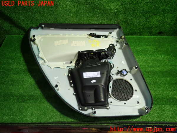 1UPJ-31561294]ボルボ・XC60(DB4204TXC)右後ドア内張り 中古_m0004.jpg