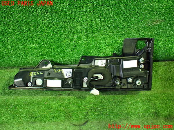 1UPJ-31571552]ノア(ヴォクシー)(MZRA90W)左リアフィニッシャー 中古_m0002.jpg