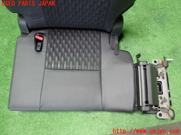 1UPJ-31577265]ノア(ヴォクシー)(MZRA90W)左3列目シート 中古_m0003.jpg