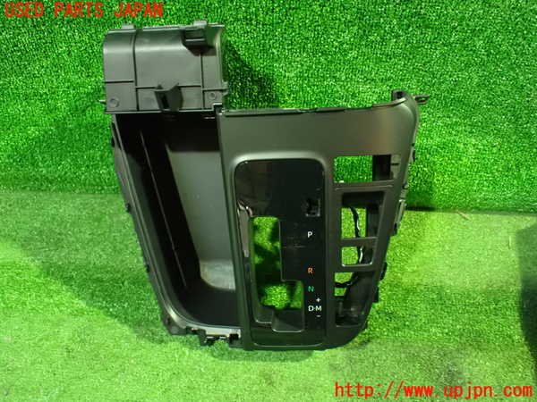 5UPJ-31577841]ノア(ヴォクシー)(MZRA90W)小物入れ1 中古_m0001.jpg