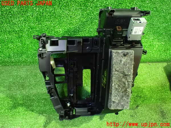 5UPJ-31577841]ノア(ヴォクシー)(MZRA90W)小物入れ1 中古_m0003.jpg