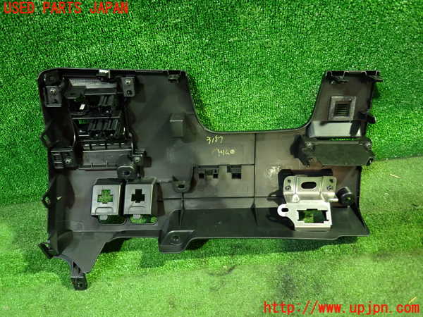 5UPJ-31577691]ノア(ヴォクシー)(MZRA90W)内装トリム類1 中古_m0002.jpg