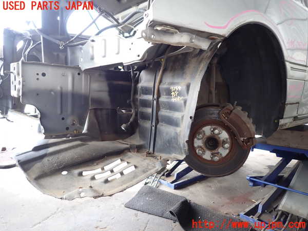 2UPJ-31591092]クラウン エステート(JZS171W)左前フェンダーライナー 中古_m0001.jpg