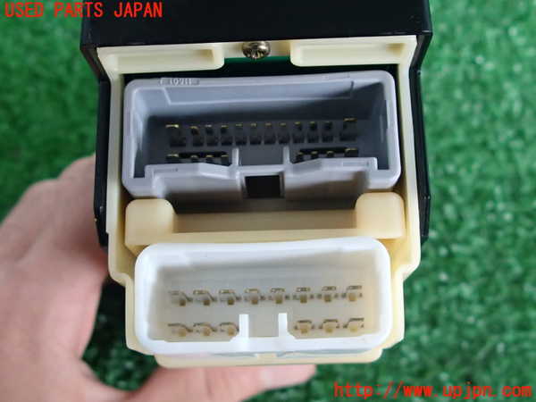 2UPJ-31596245]クラウン エステート(JZS171W)左前パワーウィンドウスイッチ 中古_m0003.jpg