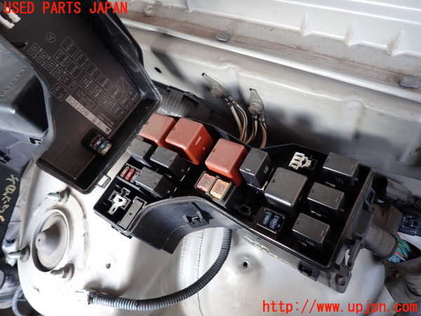 2UPJ-31596743]クラウン エステート(JZS171W)ヒューズボックス3 中古_m0003.jpg