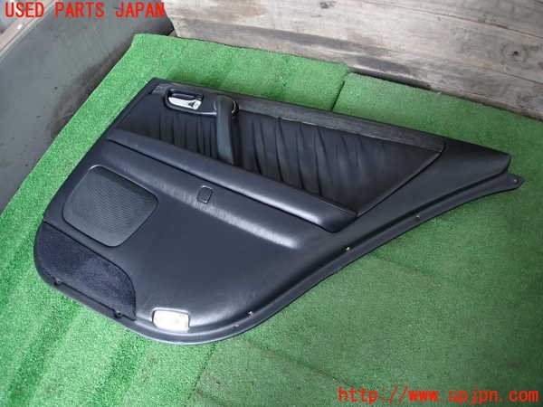 2UPJ-31591294]クラウン エステート(JZS171W)右後ドア内張り 中古_m0002.jpg